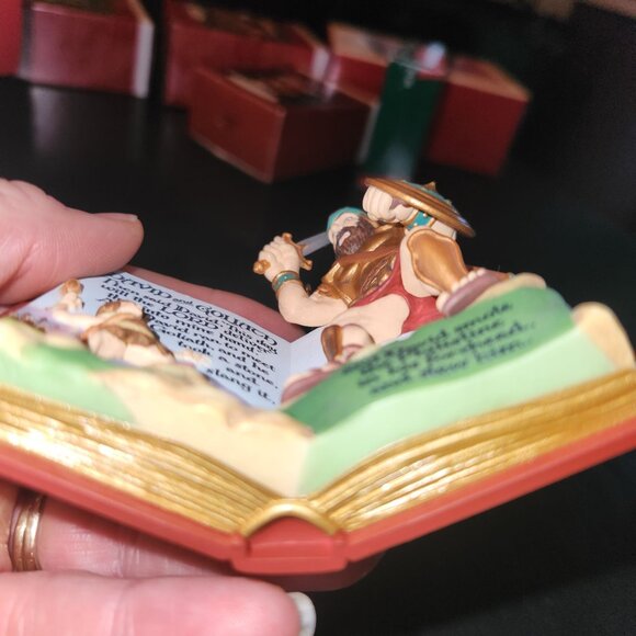 Hallmark Keepsake Ornament 1999 David & Goliath Favorite Bible Stories - Picture 5 of 6
